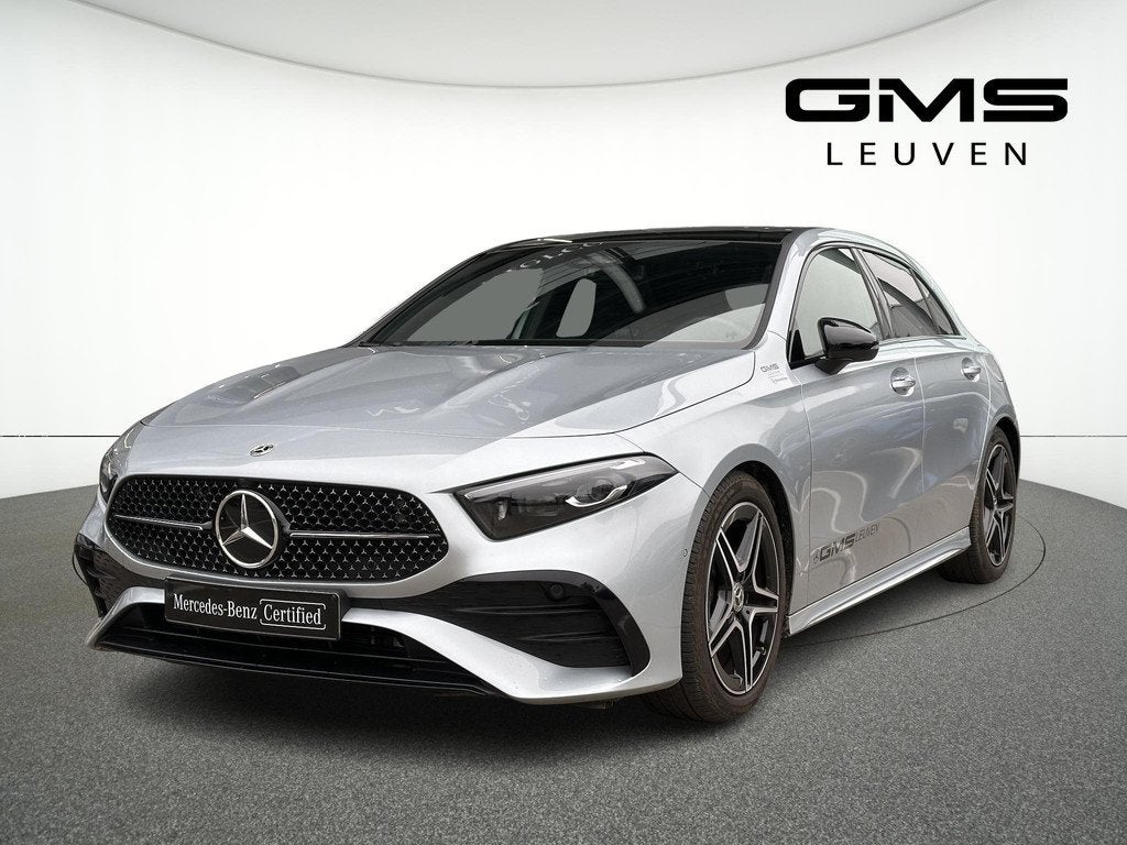Mercedes-Benz A-klasse A 180 AMG Line, Auto's, Stof, Zwart, 4 cilinders, 136 pk