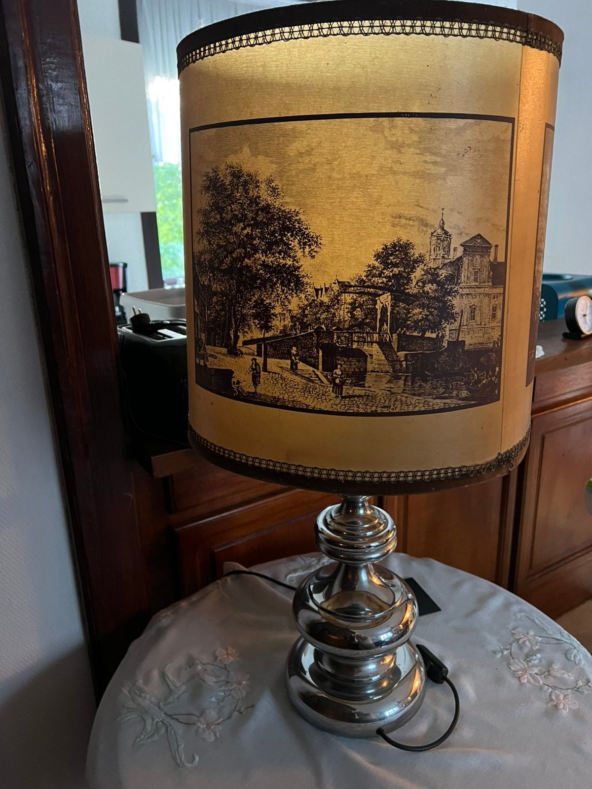 Belle lampe ancienne avec abat-jour, Enlèvement