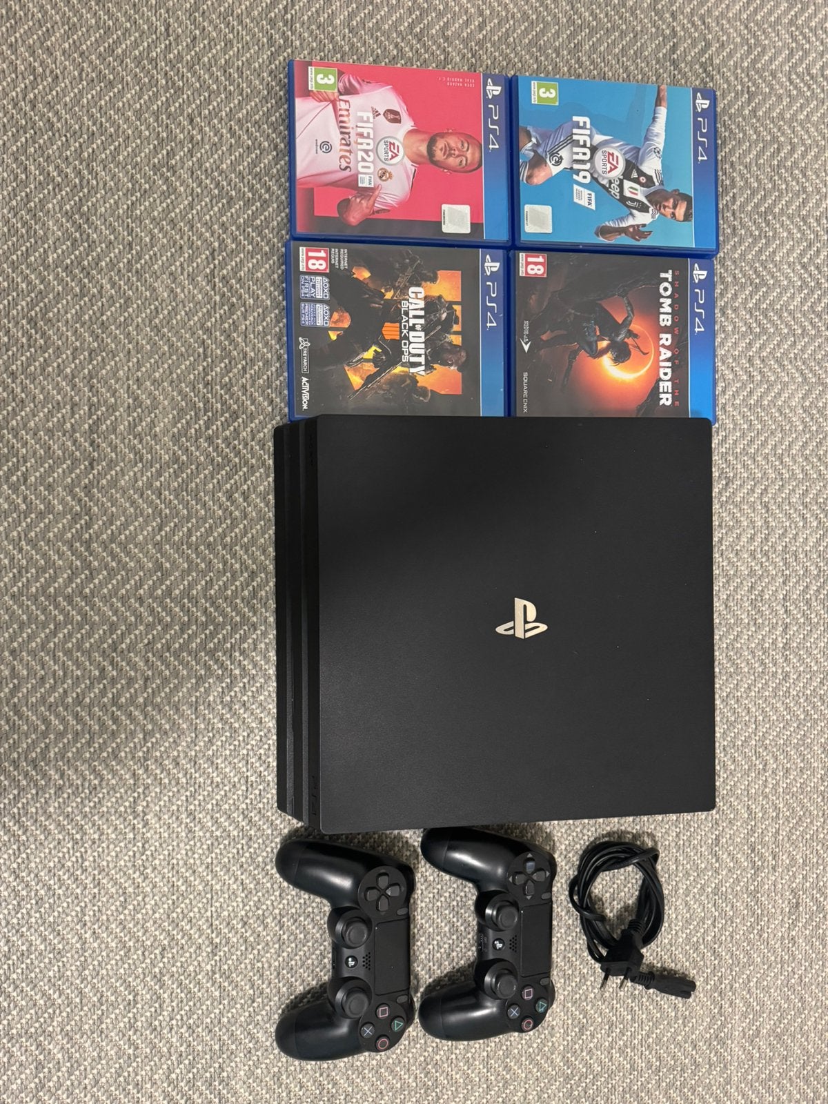 Playstation 4 pro , 4 games , 2 controllers, Consoles de jeu & Jeux vidéo, Enlèvement ou Envoi, Comme neuf, Pro