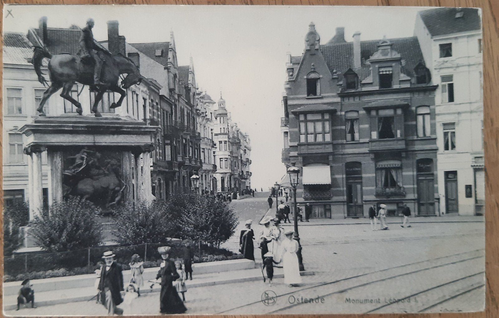 Carte postale OOSTENDE place LEOPOLD plein, Enlèvement ou Envoi