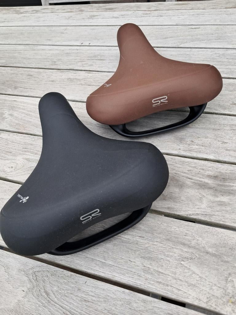 Fietszadel zwart en bruin nieuw (20 euro stuk), Ophalen