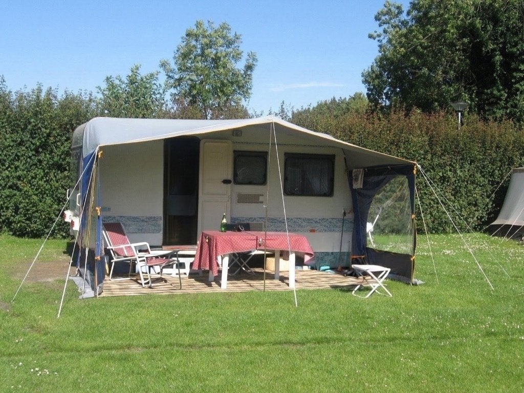A vendre caravane Adria 430D, Standaardzit, 2 aparte bedden, 750 - 1000 kg, Particulier