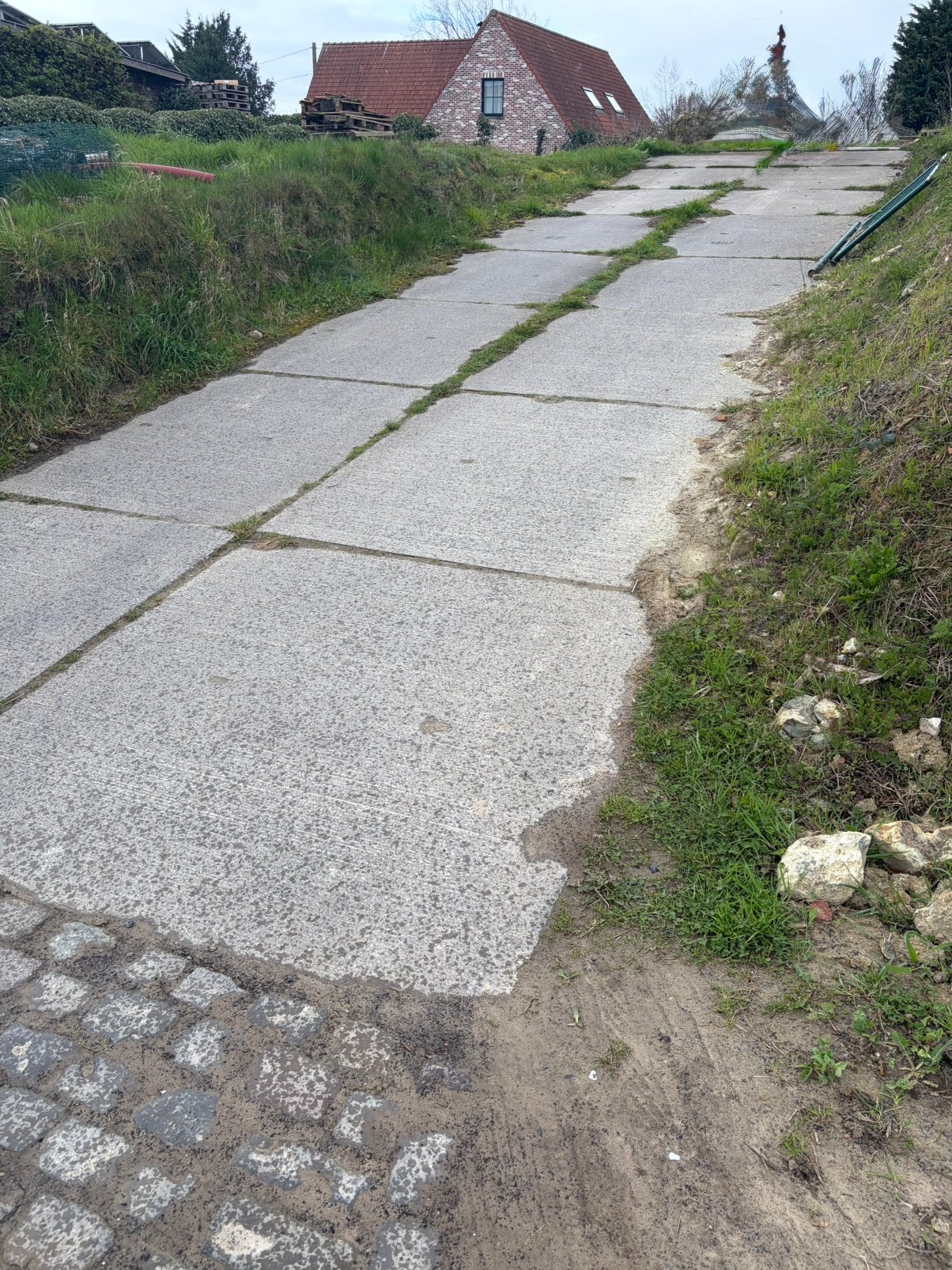 Te koop: zware betonplaten 200x200x18 cm – dubbel gewapend, Tuin en Terras, Ophalen, Gebruikt, Beton, Overige typen