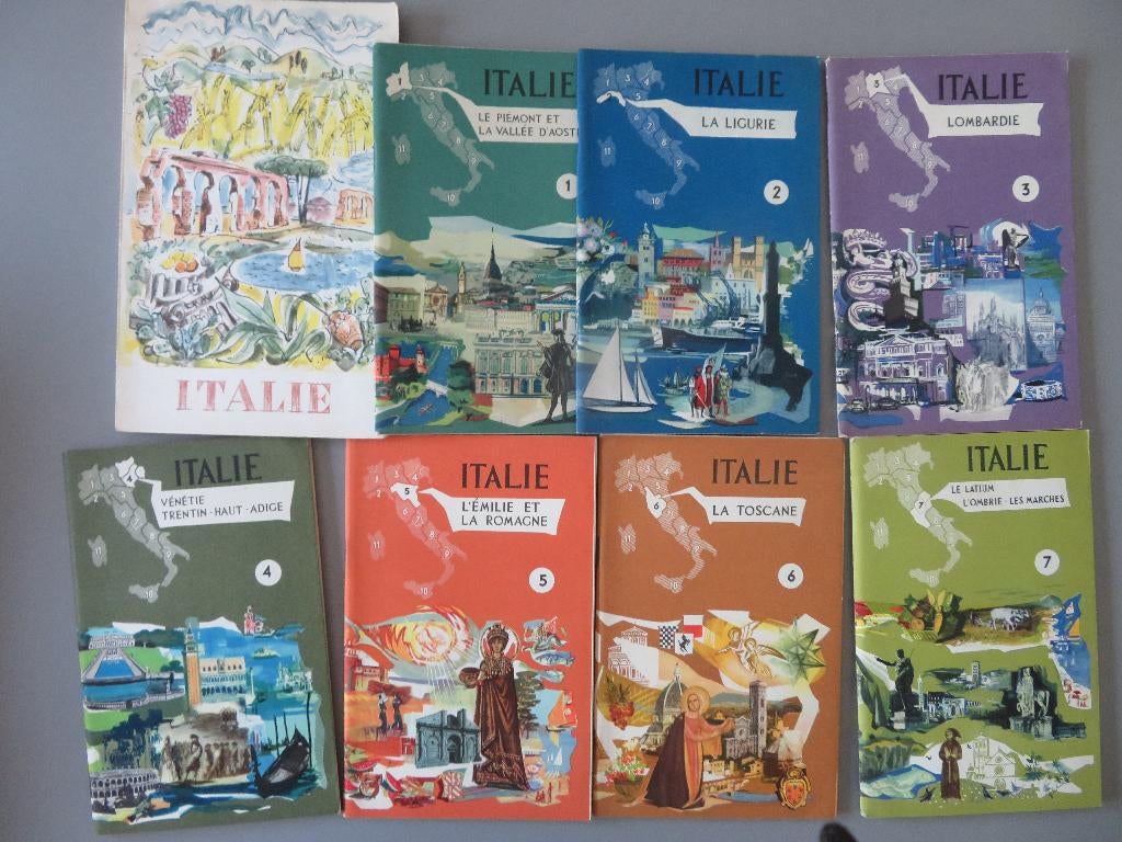 17 oude boekjes of reisfolders vakantie in Italie, Boeken, Reisgidsen, Ophalen of Verzenden, Zo goed als nieuw