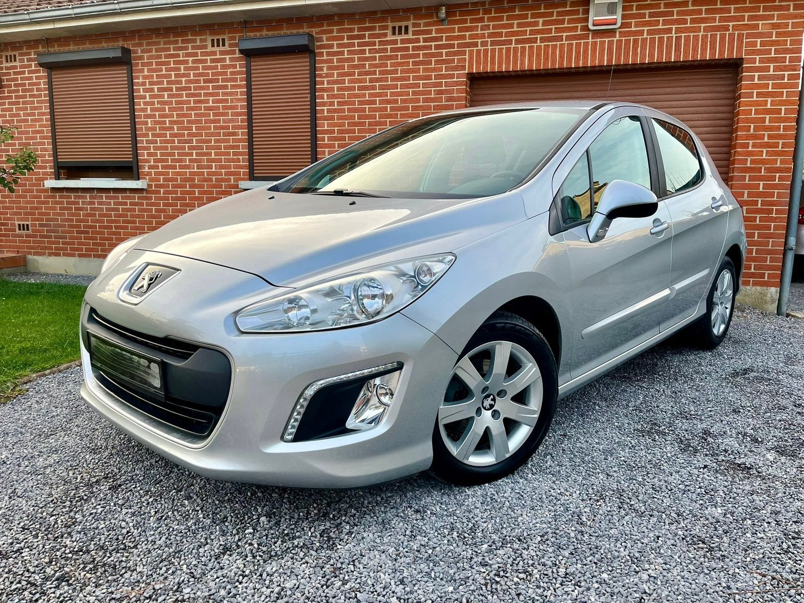 Peugeot 308  super équipée euro 5b 1400 essence 143500 km, Achat, 139 g/km, Noir, 5 portes