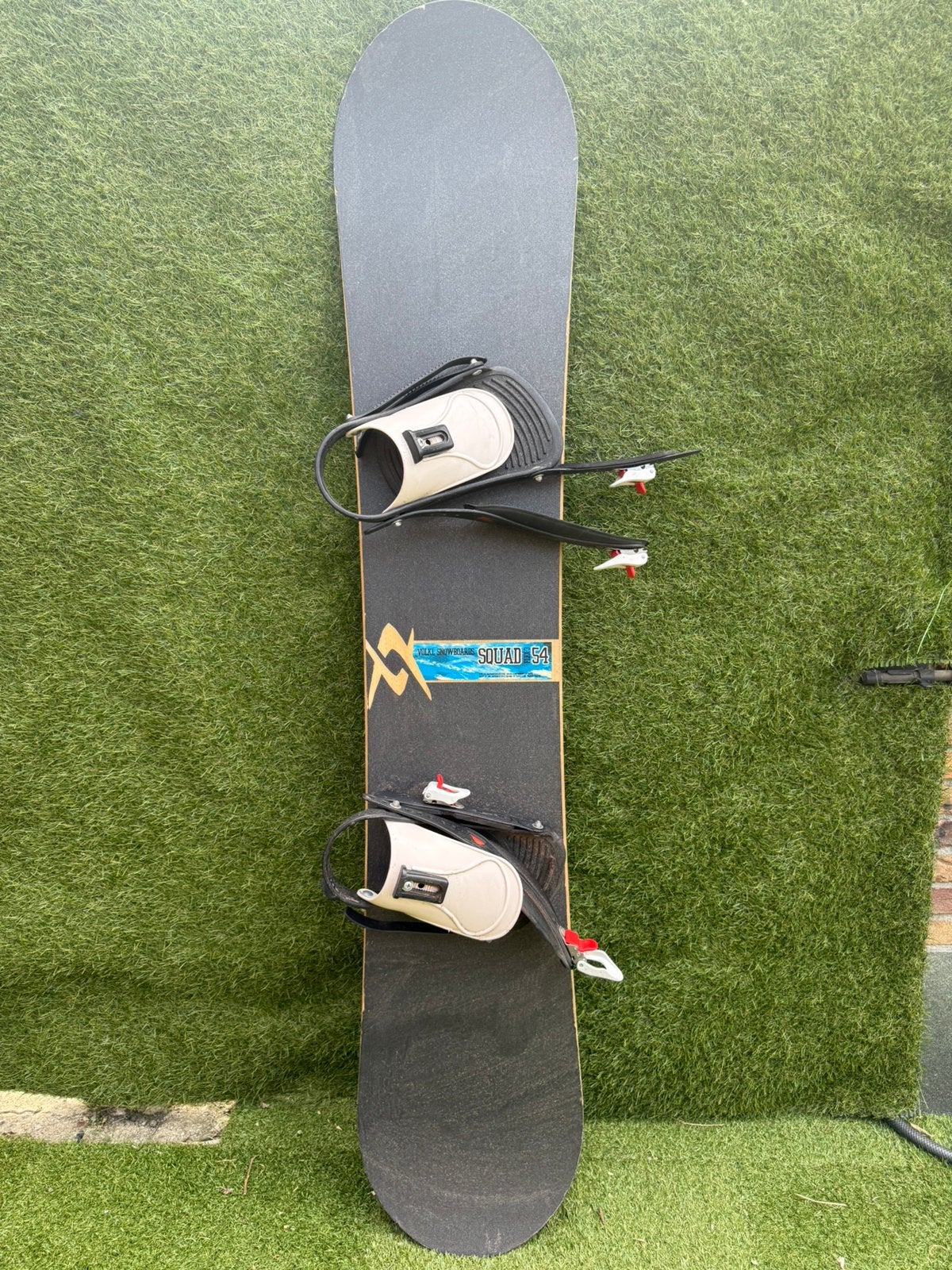 Völkl snowboard met bindingen. Squad flex 3 maat 154, Sport en Fitness, Snowboarden, Ophalen, Gebruikt, Bindingen
