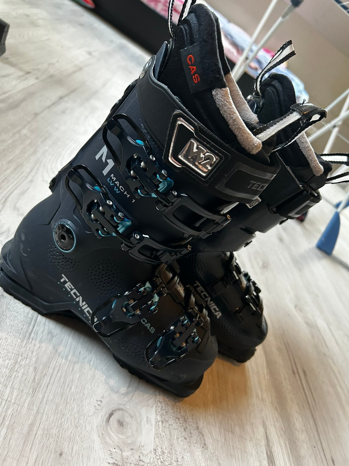Tecnica mach 1 dames skischoen, Sport en Fitness, Skiën en Langlaufen, Schoenen, Zo goed als nieuw, Ski, Ophalen