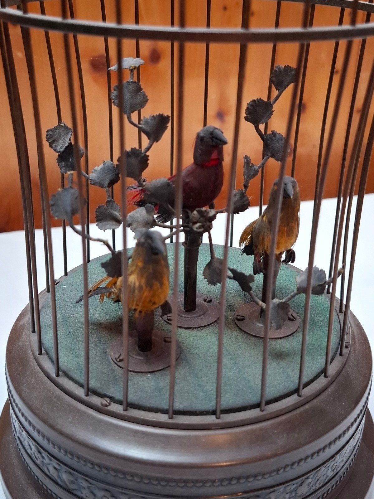 Oude automatische vogelkooi. 3 zangvogels., Antiek en Kunst, Ophalen