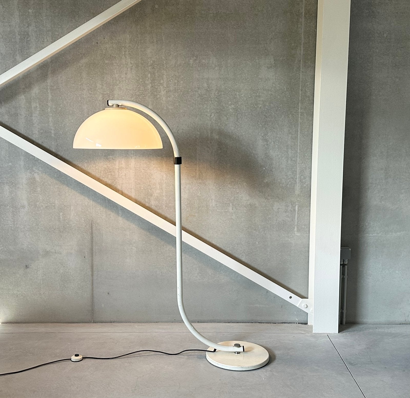 Vintage design floorlamp by Dijkstra, Antiquités & Art, Antiquités | Éclairage, Enlèvement