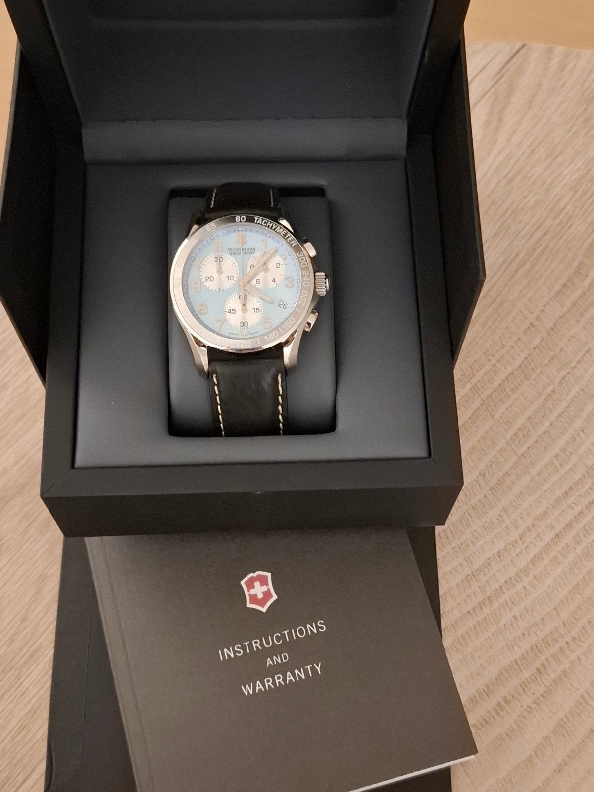 Victorinox Swiss Army Chronograph 241258 – Nieuw – Compleet, Bijoux, Sacs & Beauté, Montres | Hommes, Neuf, Montre-bracelet, Autres marques