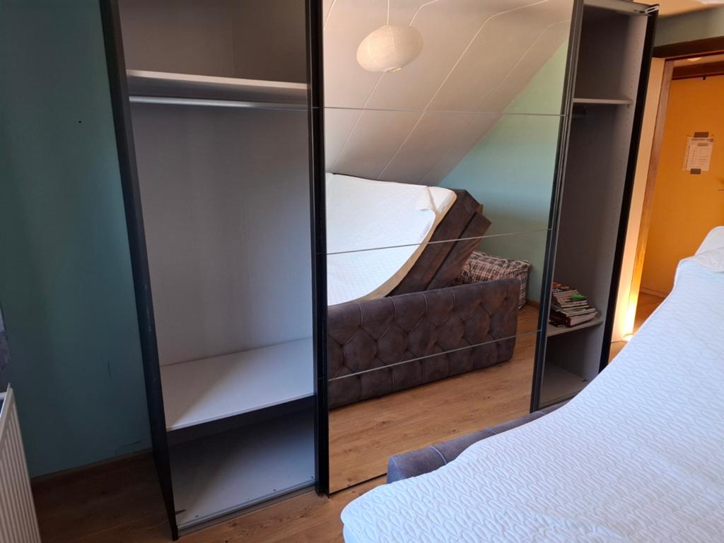 Armoire à 2 portes avec miroir., Enlèvement