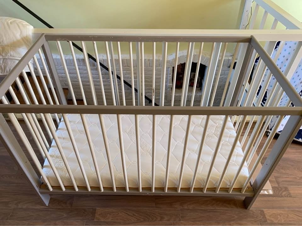 Lit bébé + matelas, Enfants & Bébés, Chambre d'enfant | Lits, Matelas, Moins de 70 cm, Enlèvement, Utilisé