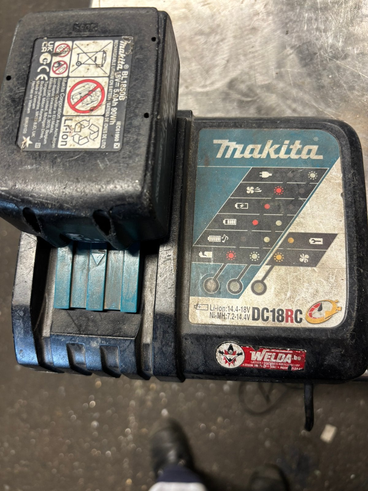 Makita lader 18V en accu, Doe-het-zelf en Bouw, Ophalen, Gebruikt