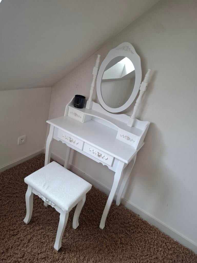 Miroir avec siège, Enlèvement