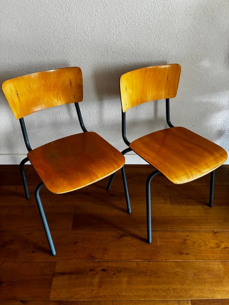 Schoolstoelen - nog 2 stuks beschikbaar - stapelbaar, Ophalen, Gebruikt, Vintage, Grijs