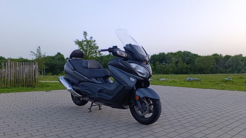 Suzuki Burgman 650 « executive », Motos, Motos | Suzuki, Scooter, Plus de 35 kW, Selle chauffante, 2 cylindres