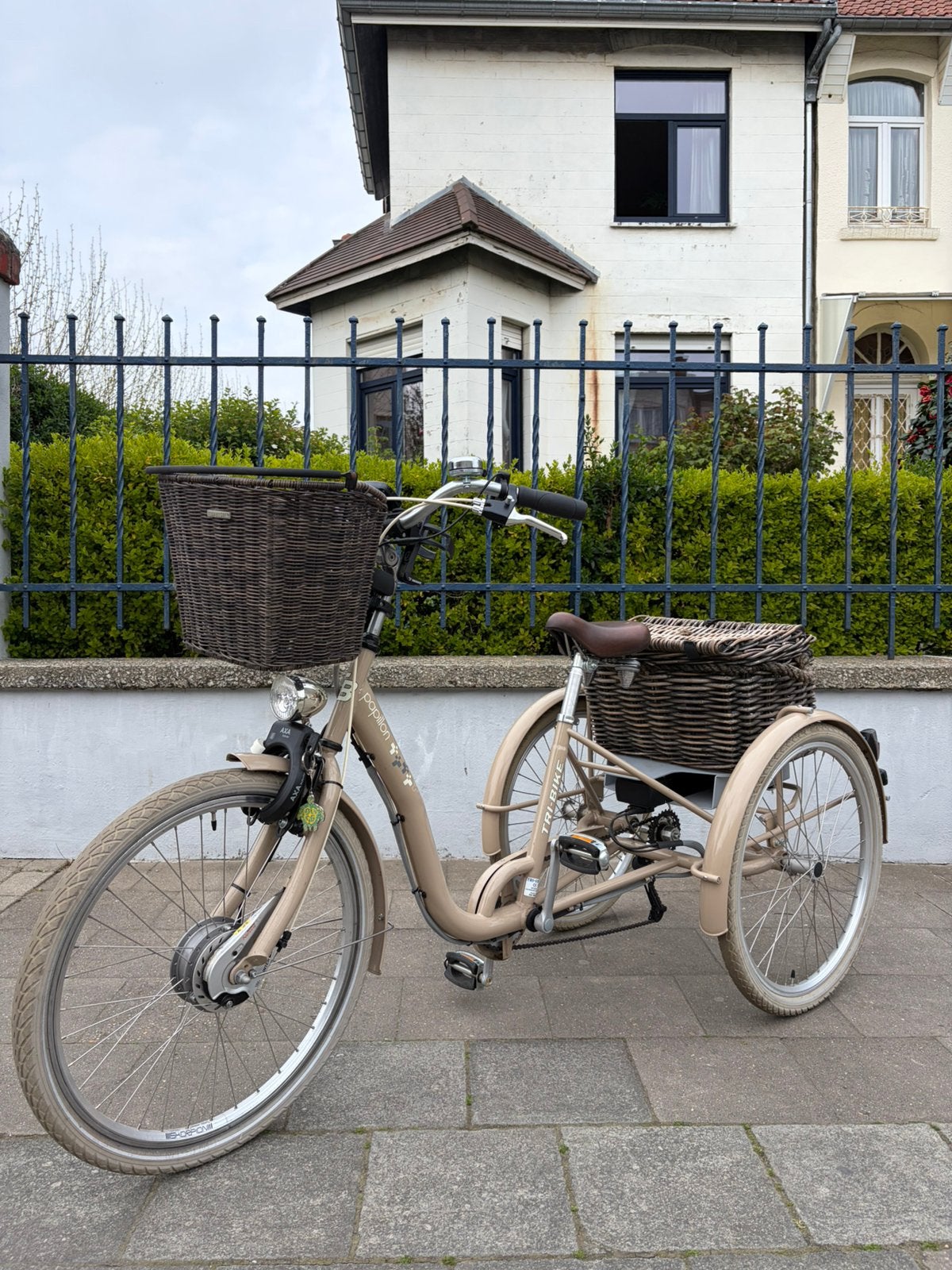 Tricycle à assistance électrique Tri-Bike état neuf, Divers, Chaises roulantes, Enlèvement ou Envoi, Comme neuf