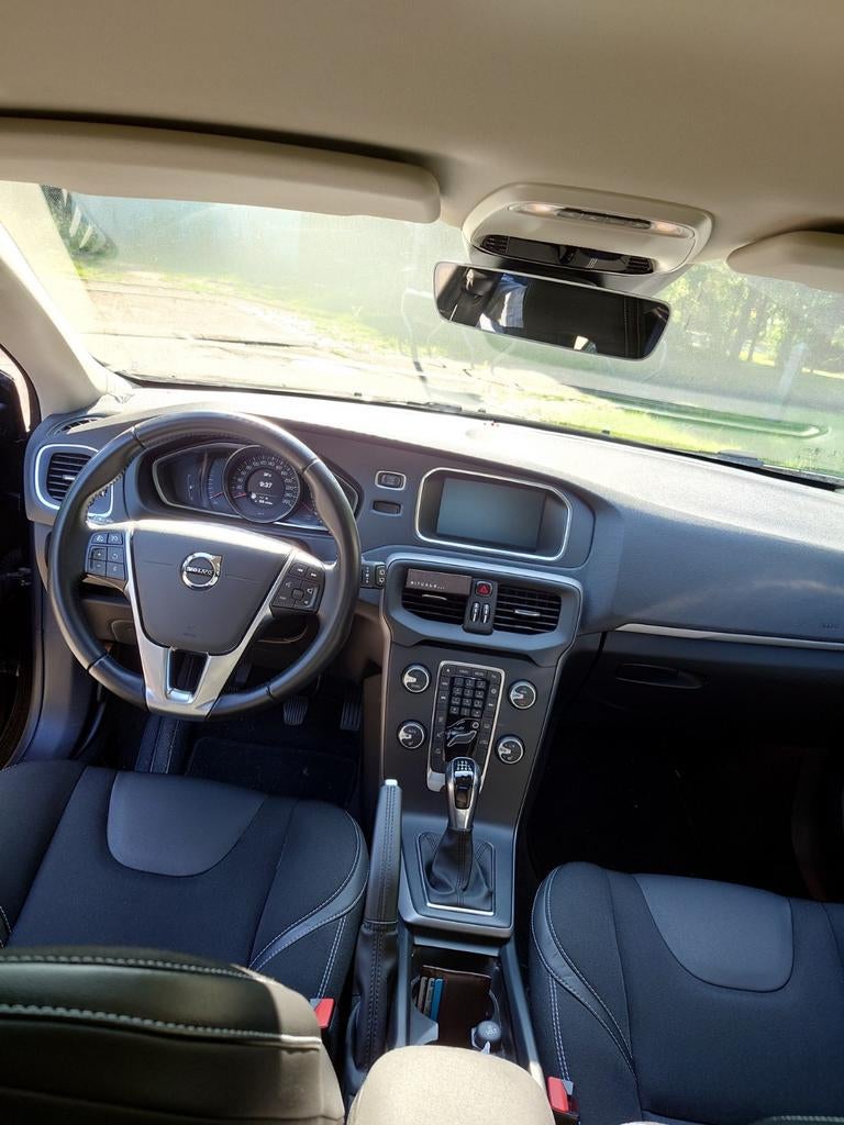 Volvo V40  2.0 2019 T2, Autos, Achat, Euro 6, Boîte manuelle, Particulier