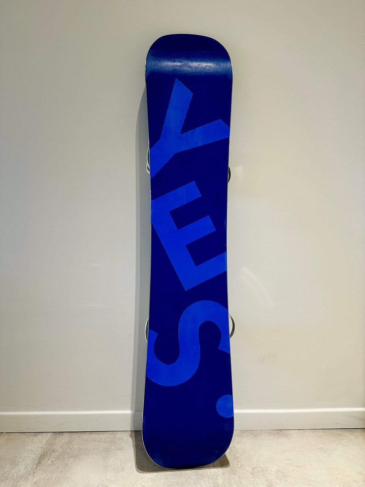 Oui Camrock 143 cm bleu avec fixations Roxy, Sports & Fitness, Enlèvement, Utilisé, Planche