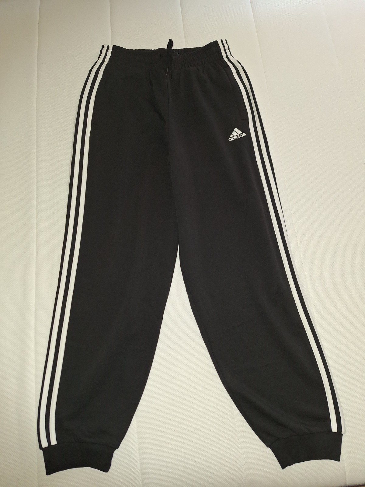 Adidas jogging broek, Vêtements | Femmes, Vêtements de sport, Enlèvement, Comme neuf, Noir