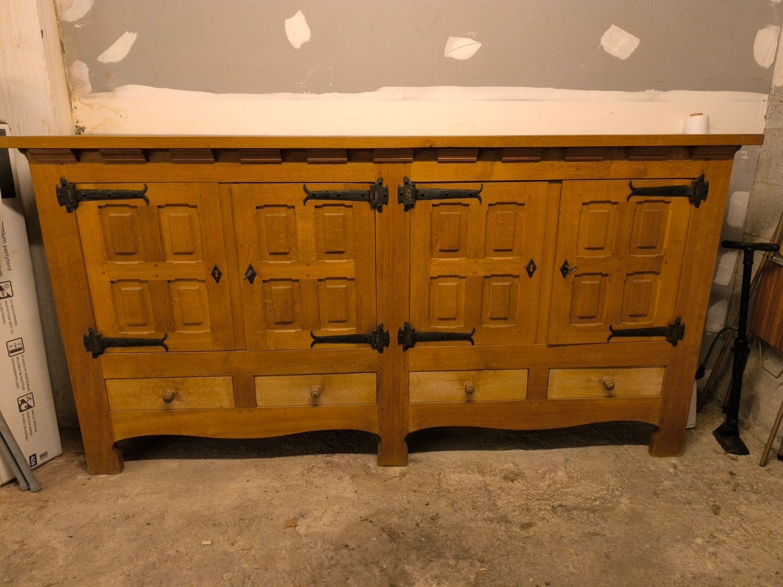 Bahut à donner, 25 à 50 cm, 200 cm ou plus, Utilisé, Chêne