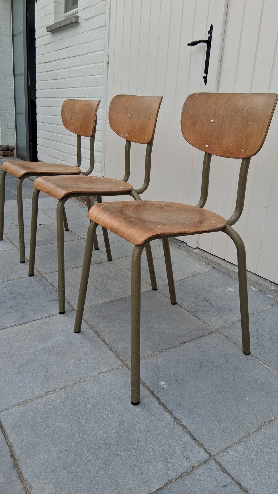 Vintage schoolstoelen, Ophalen