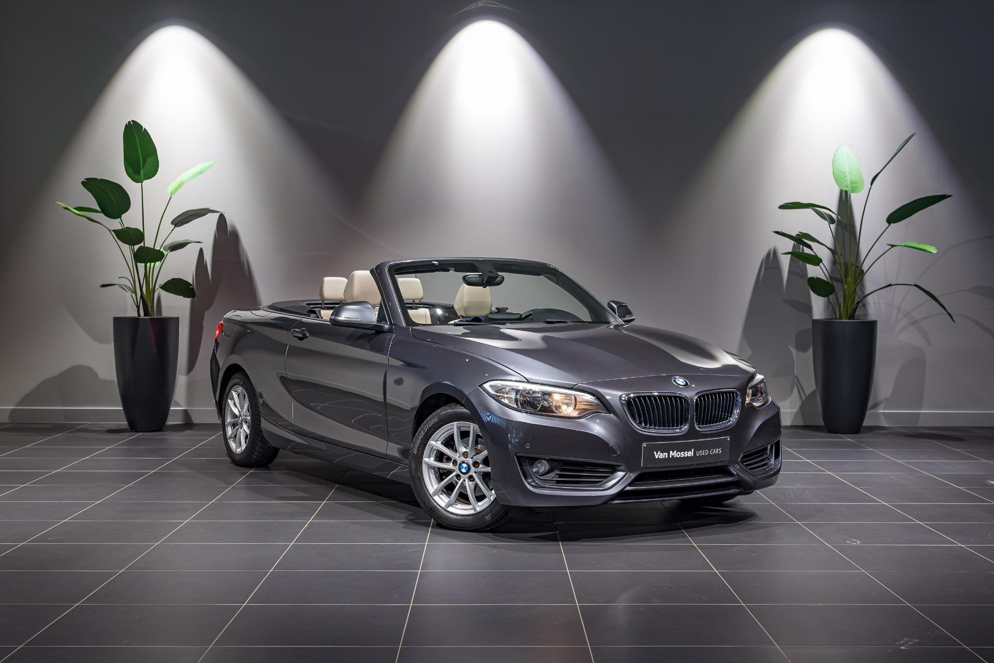 BMW 2-serie Cabrio 218i PDC | LEDER, Auto's, BMW, 4 zetels, Gebruikt, Euro 6, 124 g/km