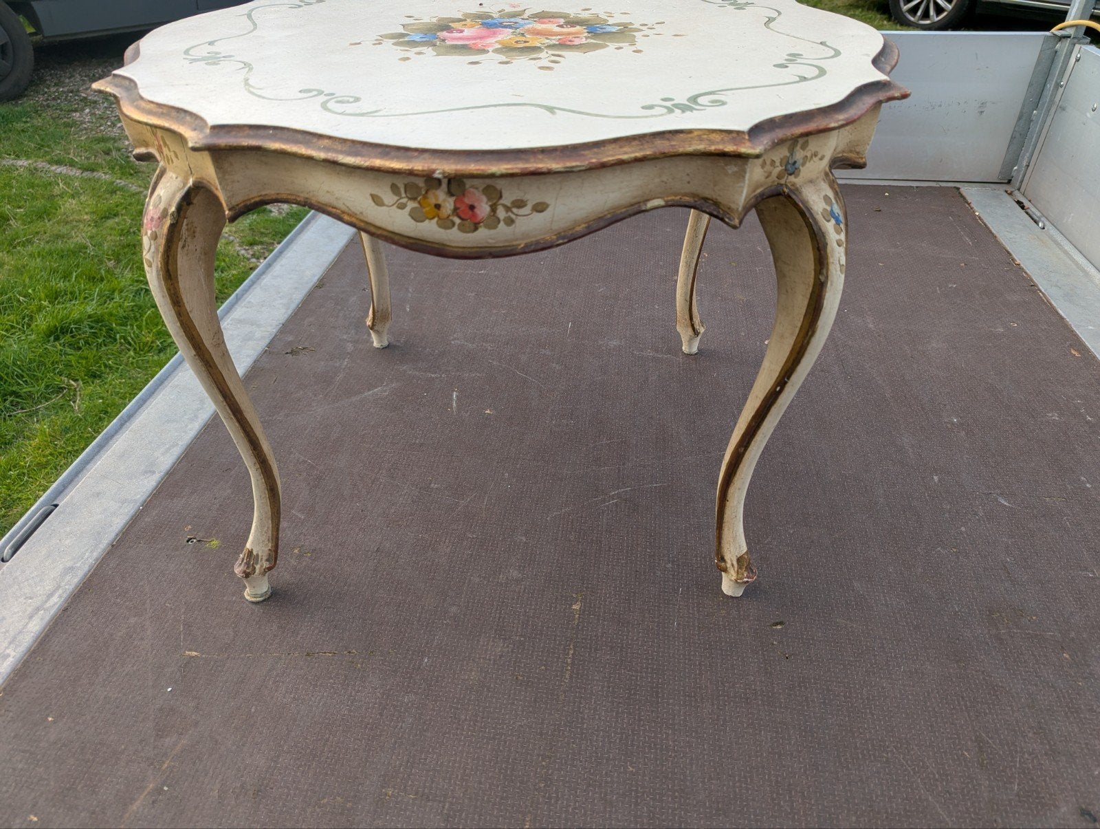 Vintage bijzettafeltje met handgeschilderde bloemen, Antiek en Kunst, Ophalen