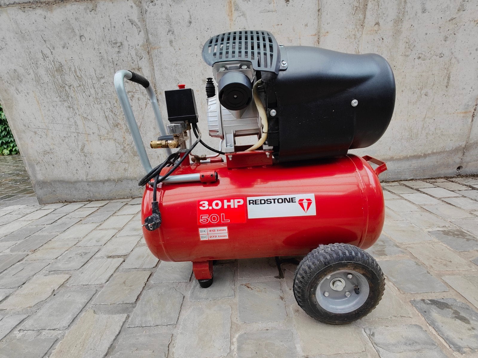 Krachtige Redstone 50L Compressor (3 PK / 8 bar), Doe-het-zelf en Bouw, Ophalen, 6 tot 10 bar, 400 tot 800 liter/min, Zo goed als nieuw