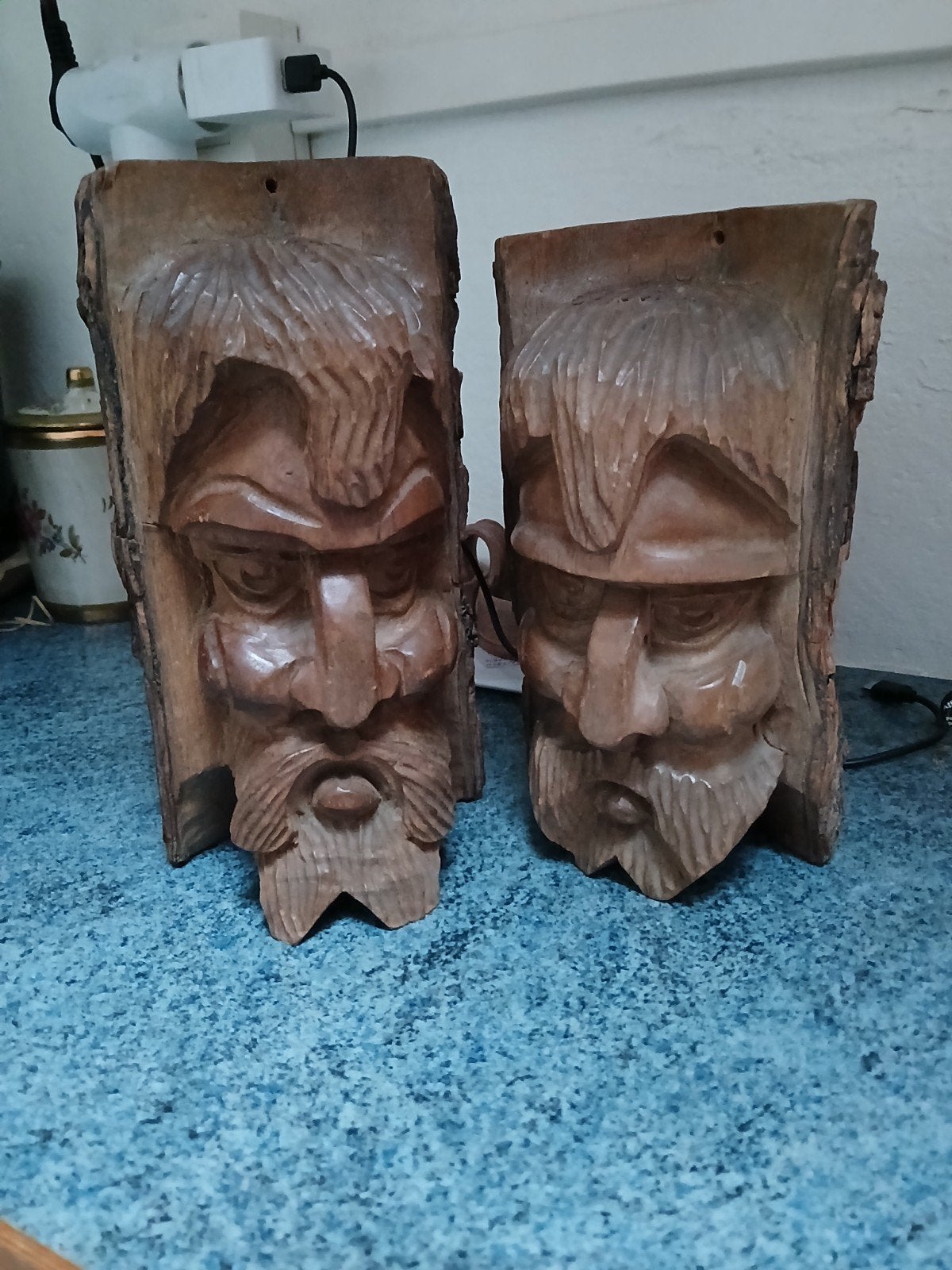 Sculptures bois. Forêt noire, Enlèvement