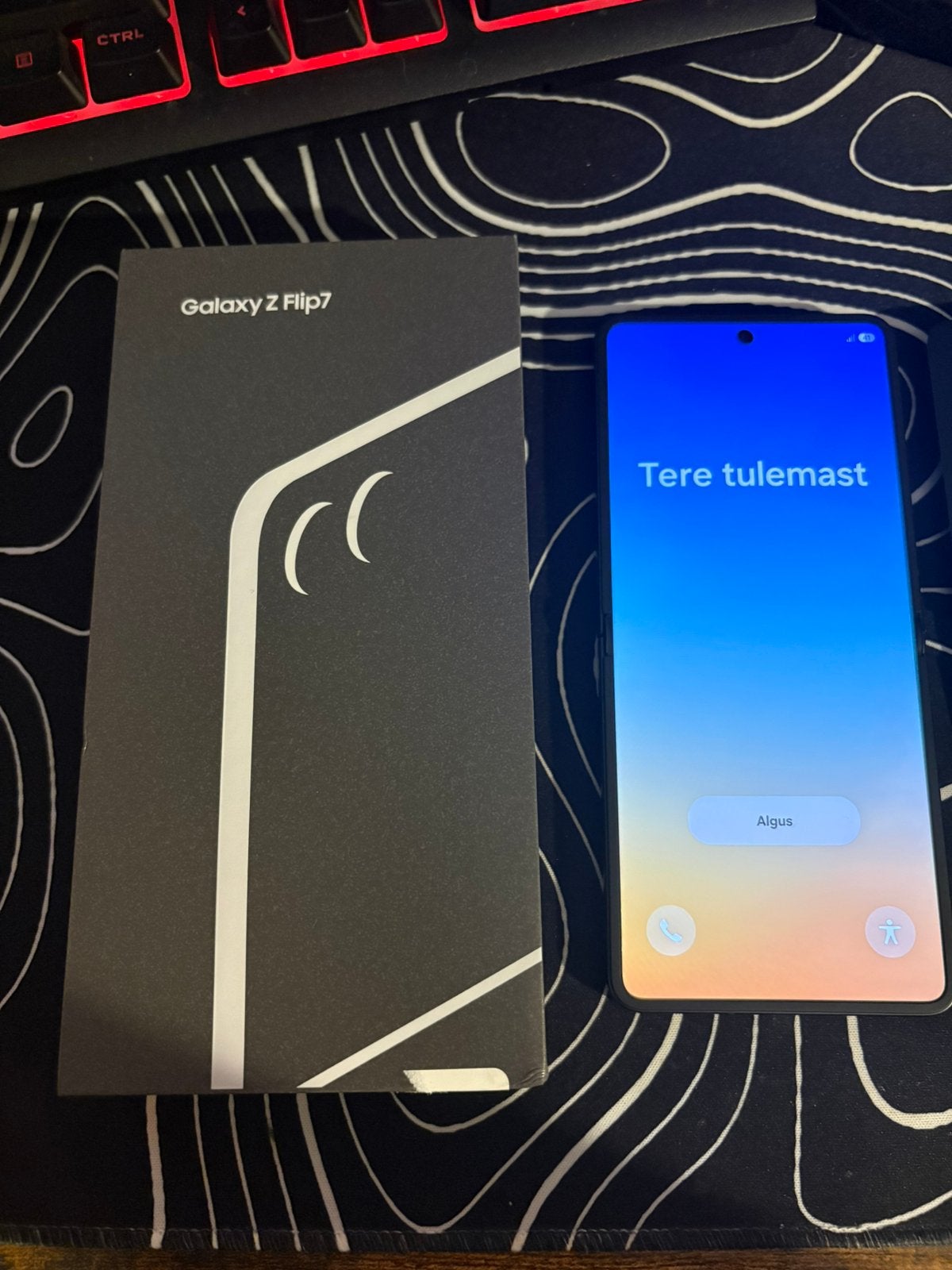 Samsung Galaxy Z Flip7 256GB - NIEUW NOOIT GEBRUIKT, Telecommunicatie, Ophalen, Zwart, Nieuw, Galaxy Z Flip