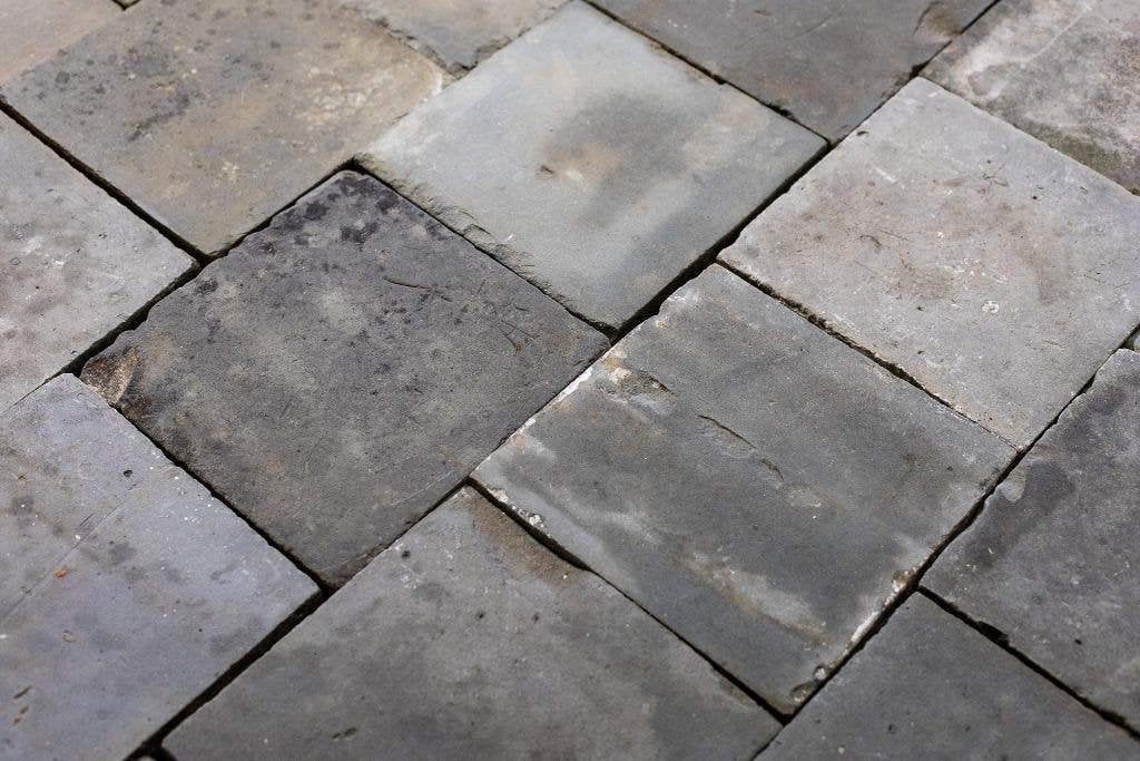 Antieke geribbelde gesmoorde grijze plavuizen 20x20 15M2, Doe-het-zelf en Bouw, Ophalen, Gebruikt, Steen of Klei, Minder dan 50 cm