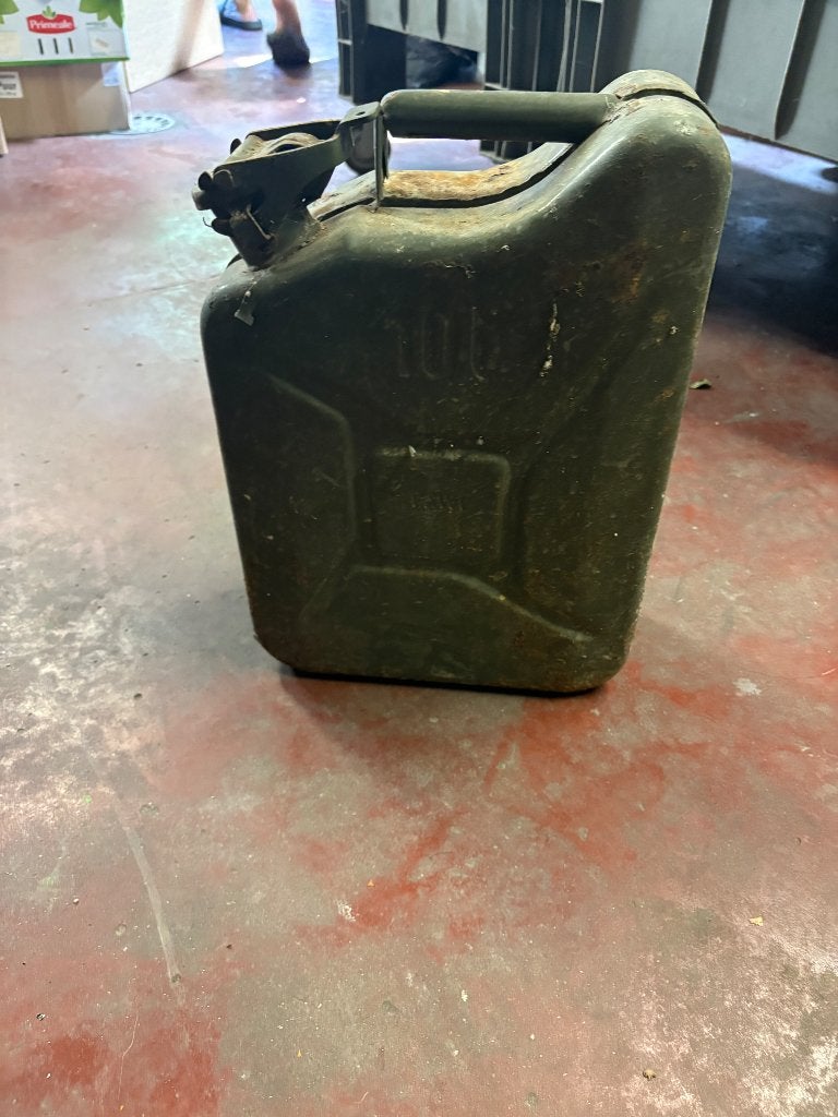 Jerrycan metaal, Ophalen