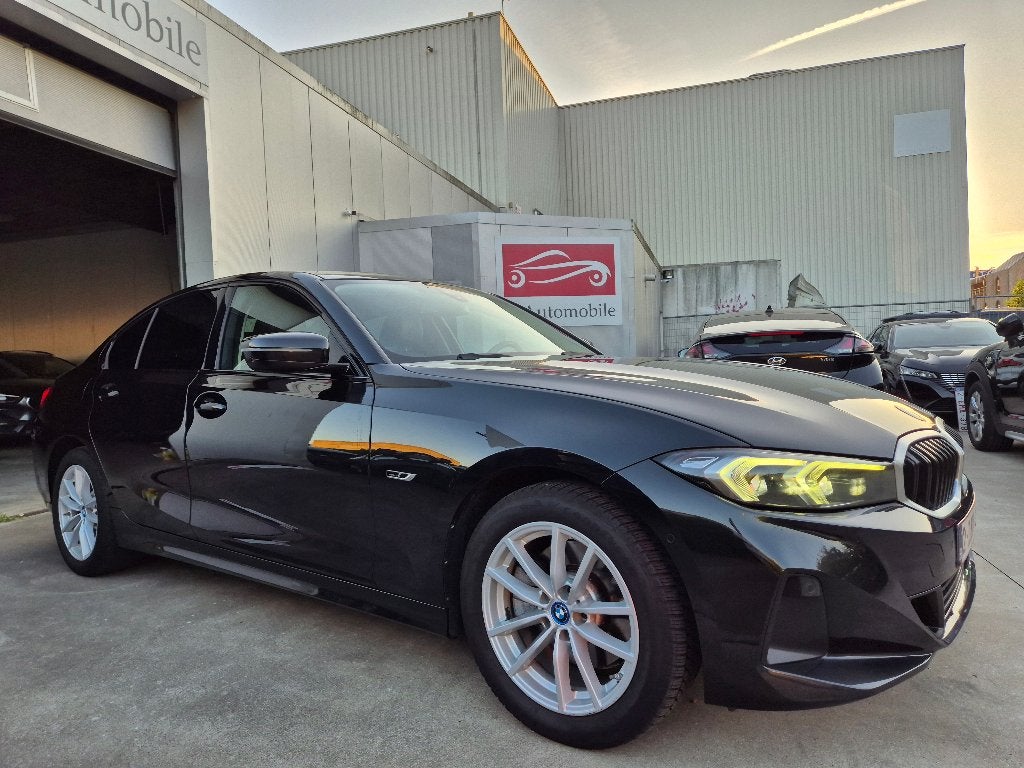 BMW 320 eAS / SPORT LINE / PHEV HYBRID / 2023 ! FACE LIFT !, Auto's, BMW, Automaat, 4 cilinders, Parkeerassistent, Leder en Stof