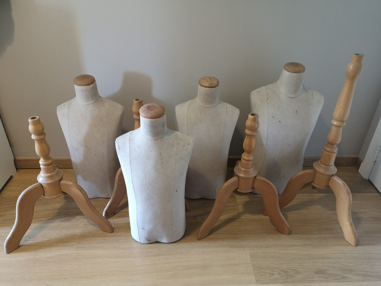 Lot van 4 kinder paspoppen, Enlèvement