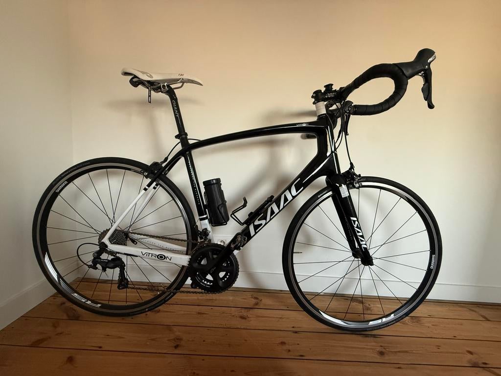 Isaac Vitron carbon racefiets – Shimano 105 – maat L, Fietsen en Brommers, 28 inch, Carbon, Velgrem, Zo goed als nieuw