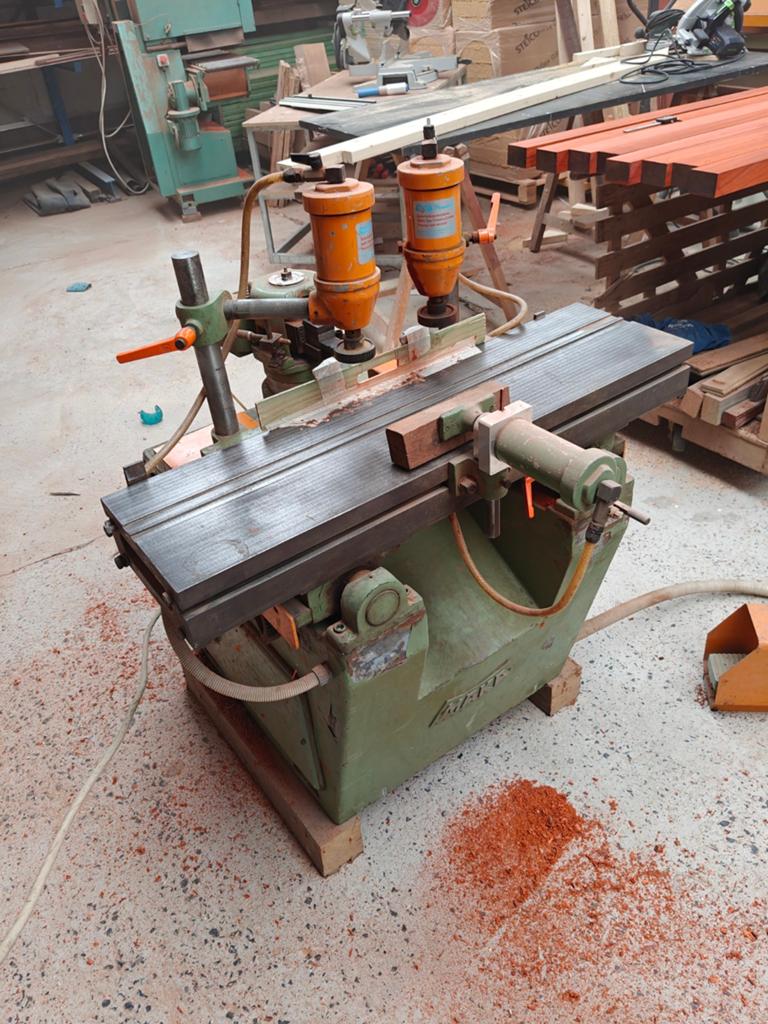 Beitelmachine voor pen en had verbindingen, Ophalen