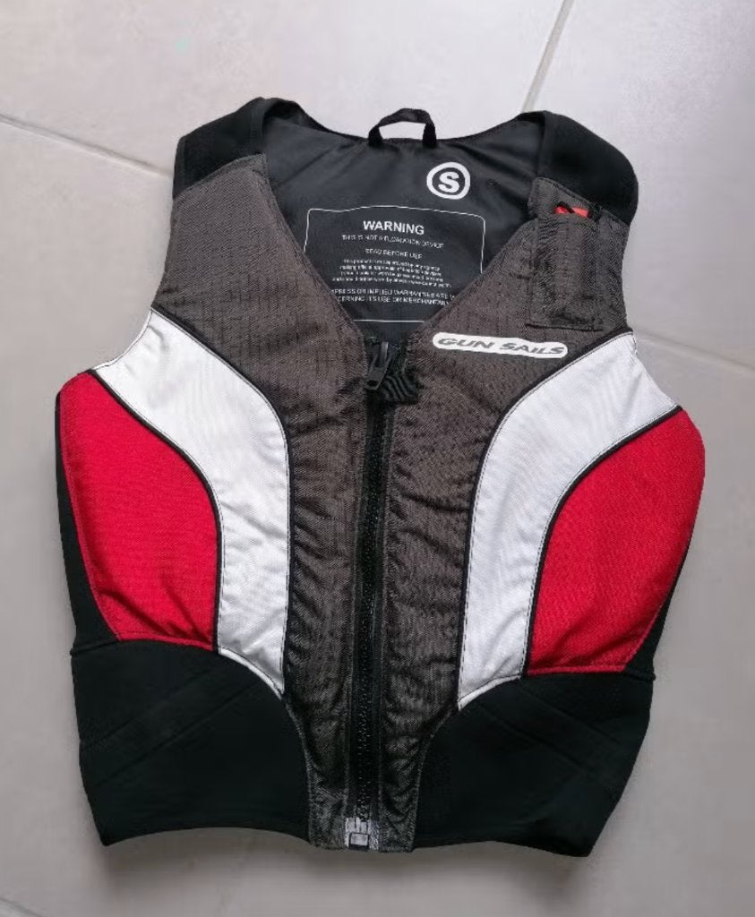Gilet de flottaison Gun Sails Taille S neuf, Watersport en Boten, Nieuw, Dame of Heer, Reddingsvest of Zwemvest, Ophalen of Verzenden
