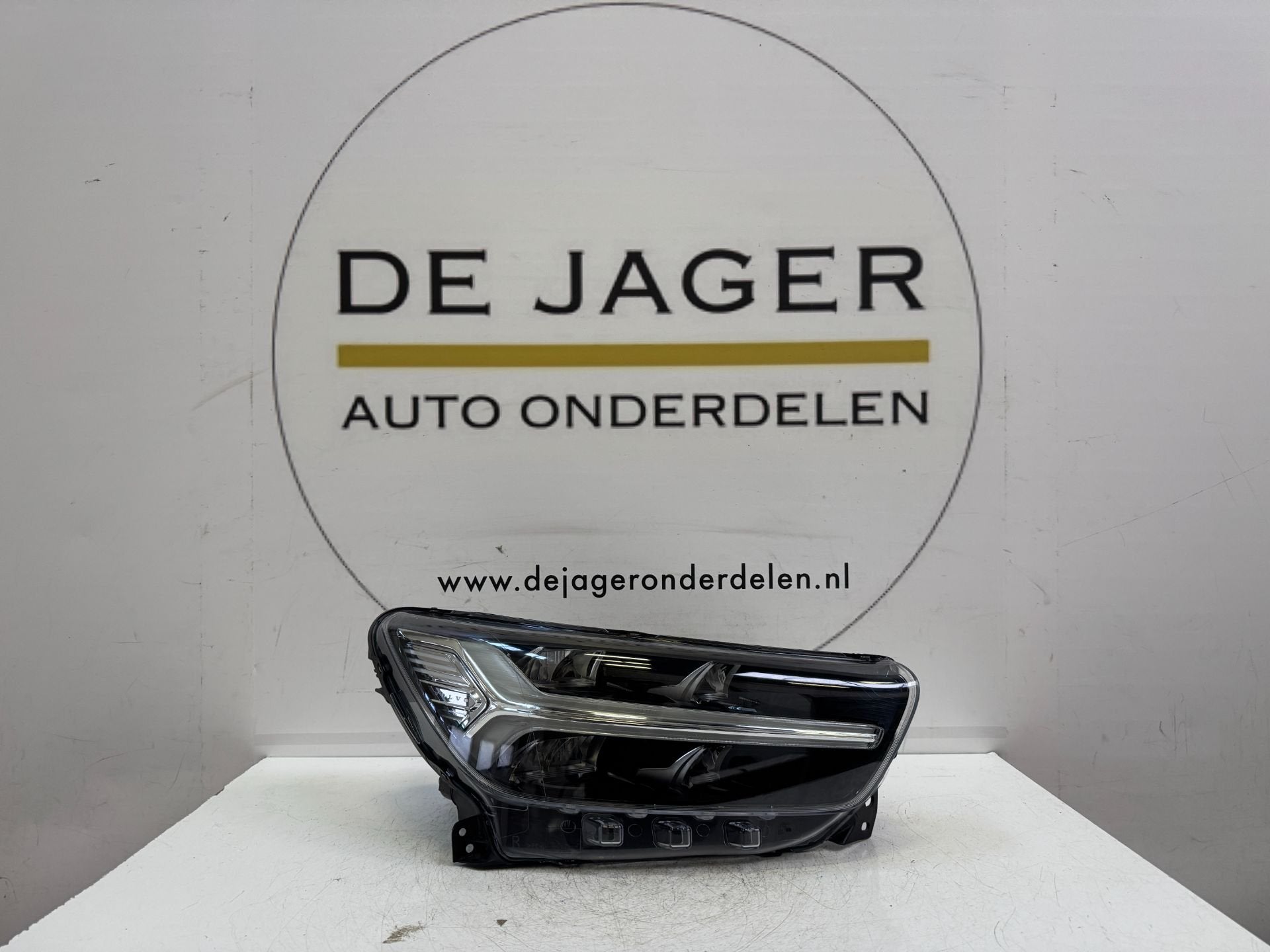 Phare avant droit complet LED pour Volvo XC40 (r f rence 316, Gunnar Engellaus vag 8
405 31  Gothenburg, SE, Info@volvocars.com