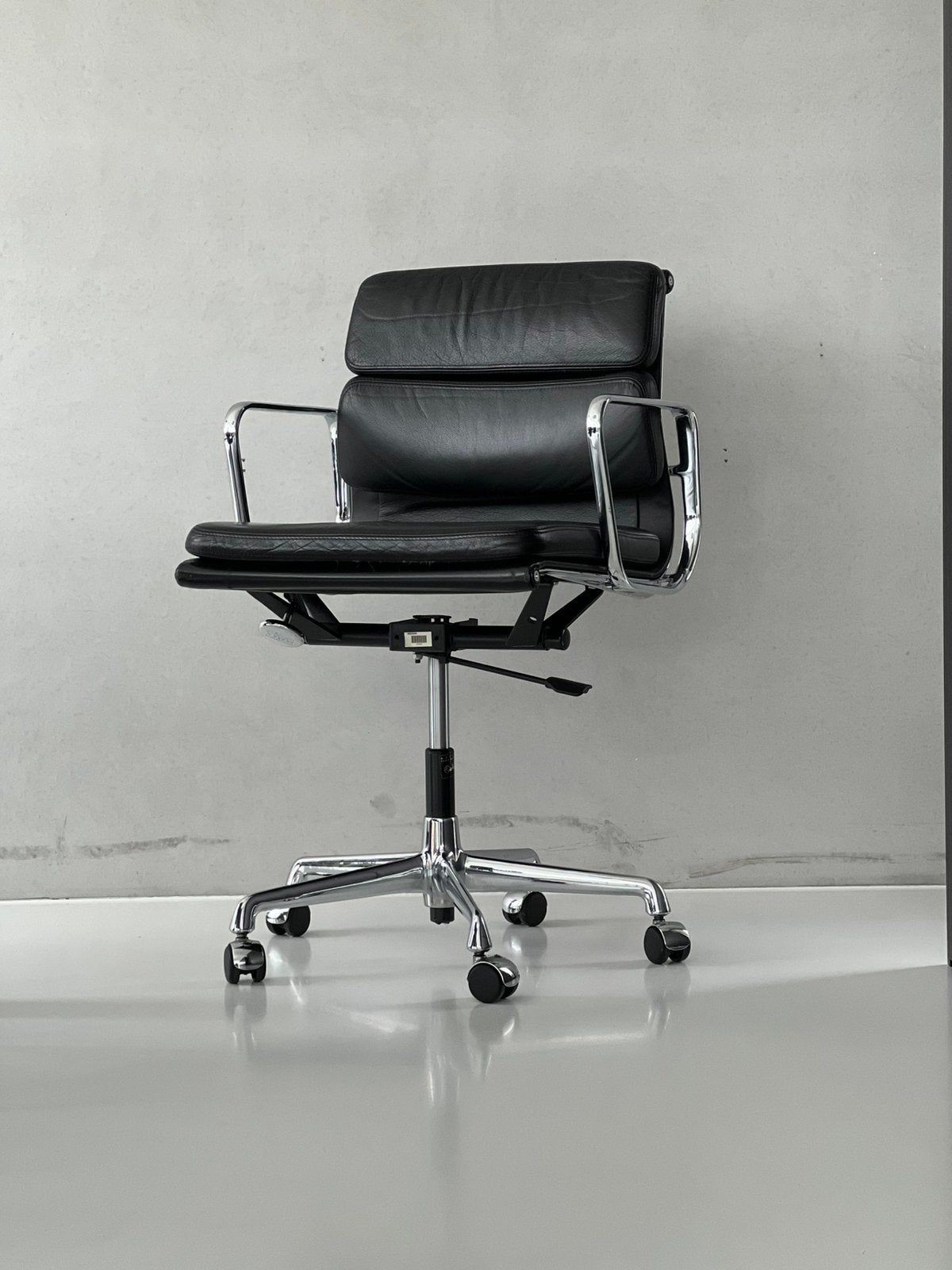 Vitra eames ea 217 chroom zwart lederhx bureaustoelen, Huis en Inrichting, Bureaustoelen, Zo goed als nieuw, Zwart, Ophalen