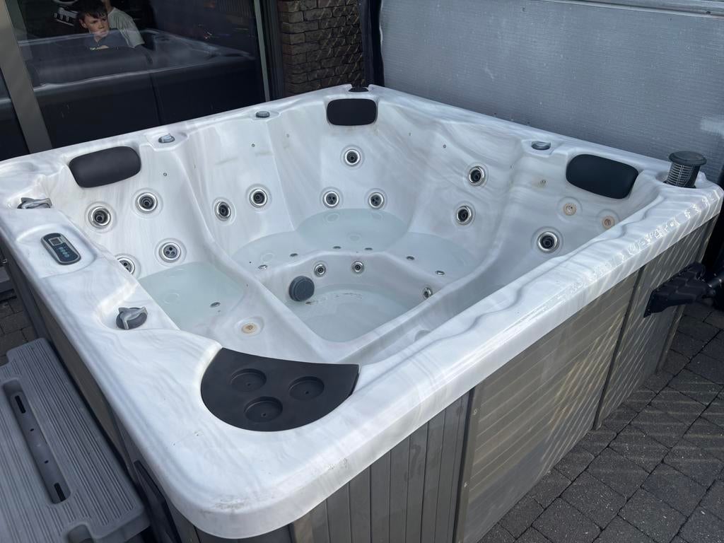 Jacuzzi balboa, Tuin en Terras, Bubbelbaden en Hottubs, Zo goed als nieuw, Ophalen
