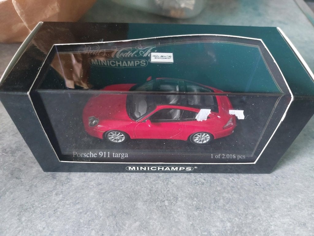 Minichamps Porsche 911 Targa de 2001 rouge 1/43, Enlèvement ou Envoi, Neuf, Voiture, MiniChamps