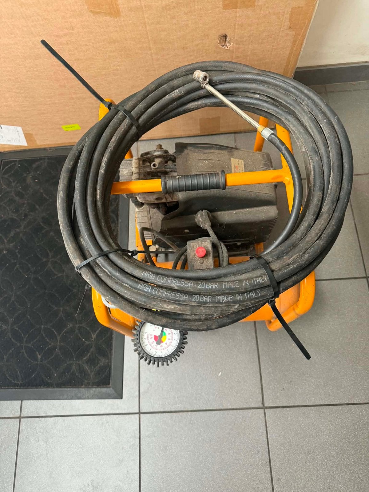 Vanalles te koop liefst alles samen, Enlèvement, Comme neuf