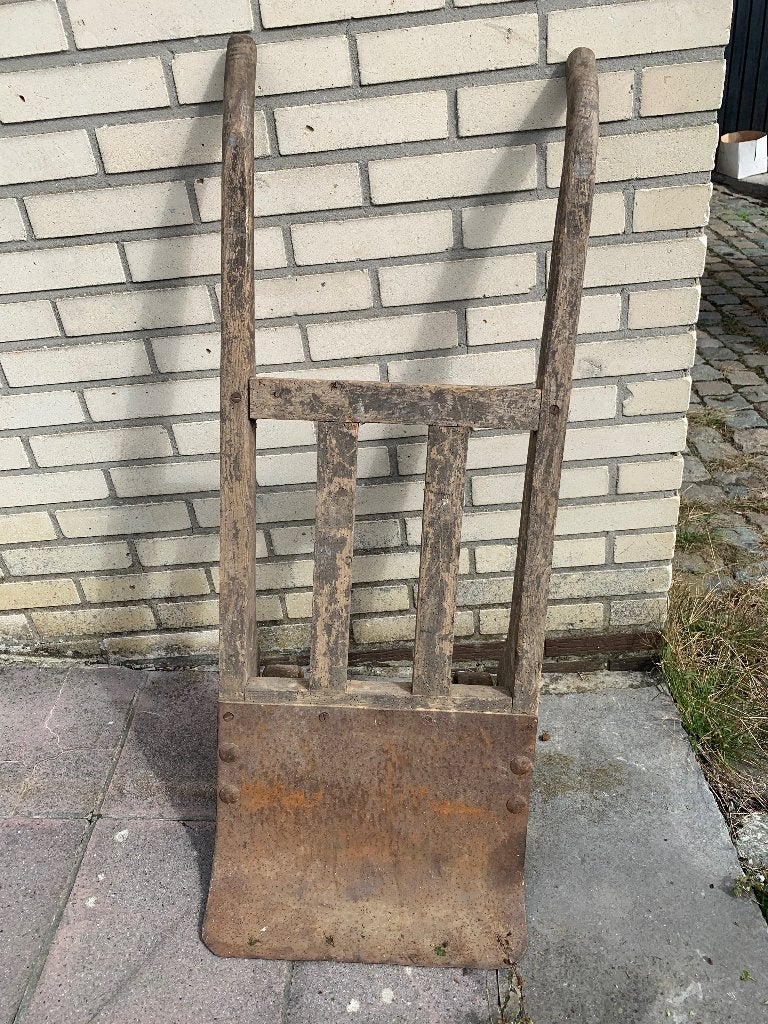 Oud molenaars duveltje steekwagen, Enlèvement