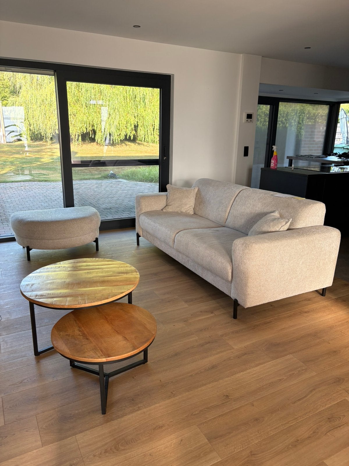Moderne zetel en voetbank te koop - perfecte staat - 2 jaar, Ophalen, Zo goed als nieuw