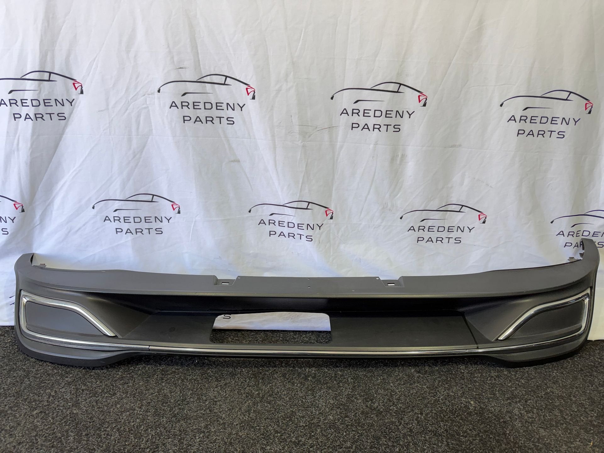 Volkswagen Golf 8 GTE Diffuser Chrome 5H6807568F, Volkswagen, -, Utilisé, -