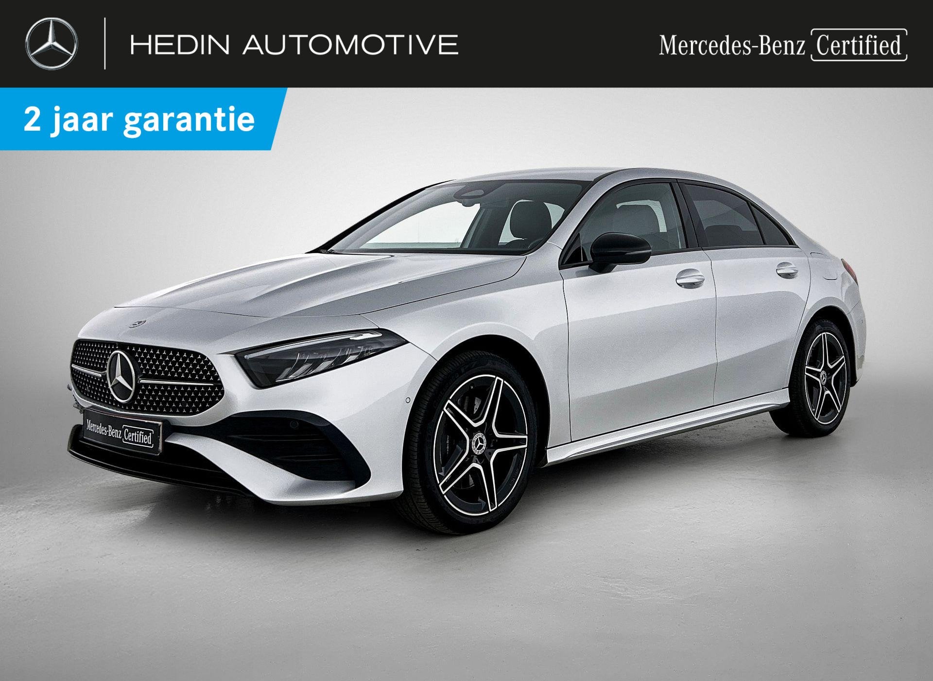 Mercedes-Benz A-Klasse 250 e Berline AMG Line | Night Pack |, Auto's, Stof, Gebruikt, 16 kWh, Hybride Elektrisch/Benzine