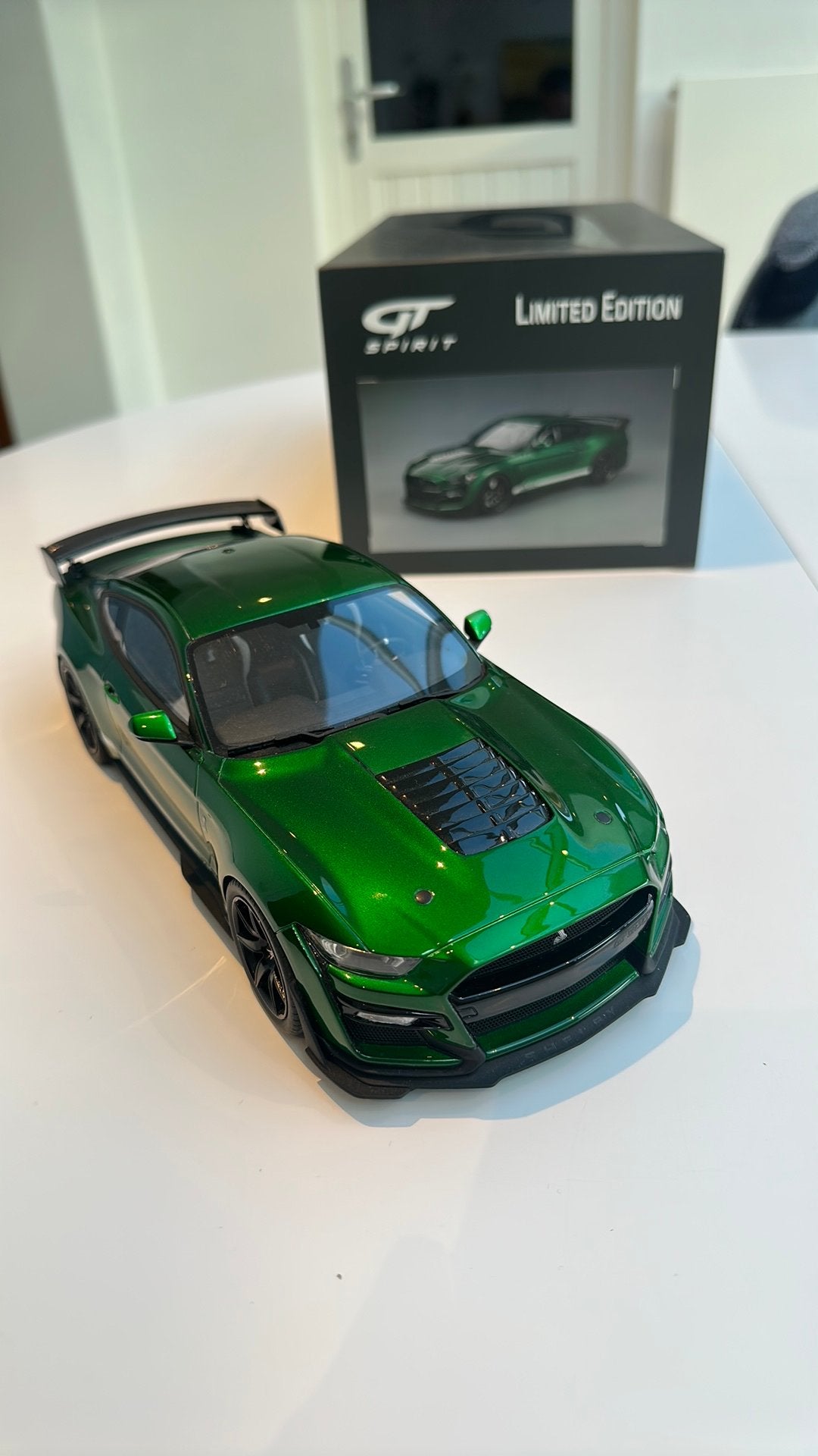 FORD SHELBY GT500 1/18 LIMITEE 1300 exemplaires, Hobby & Loisirs créatifs, Enlèvement ou Envoi, Neuf, Voiture, Autres marques