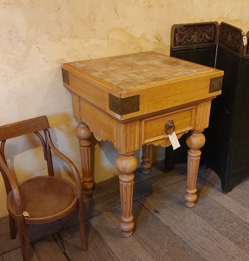 Mooi gedecoreerd oud klein hakblokje    kleine kapblok, Antiek en Kunst, Curiosa en Brocante, Ophalen