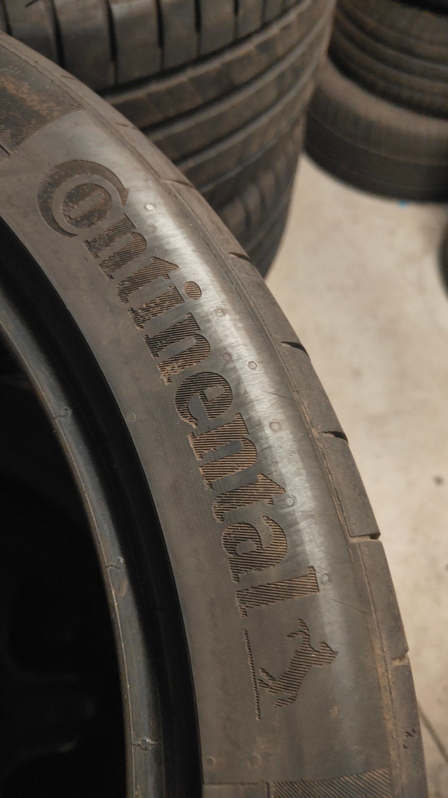 255/40r20 continental 60€ par pièce avec assemblage, Enlèvement